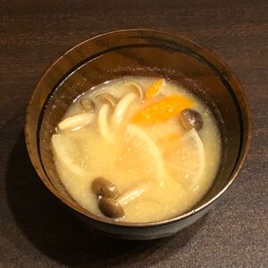 しめじ•大根•人参のお味噌汁